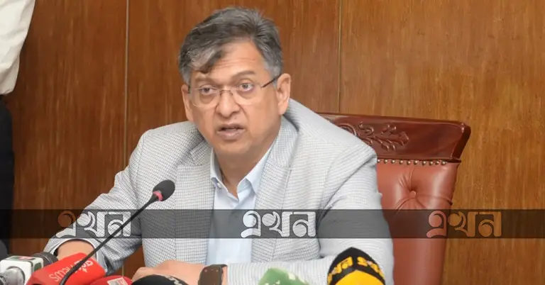 সচিবালয়ে স্বরাষ্ট্রমন্ত্রী